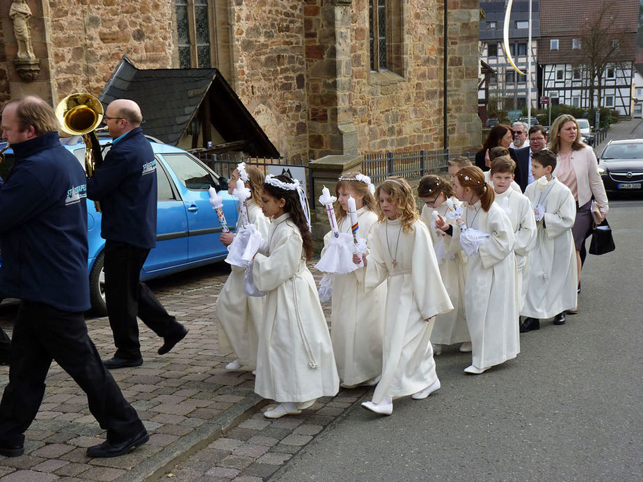 1. Heilige Kommunion in St. Crescentius (Foto: Karl-Franz Thiede)